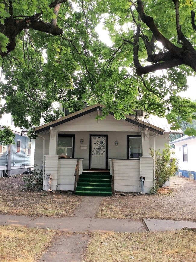 property at 1305 8th St
