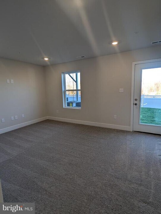 10811 Cosmic Pl in La Plata, MD - Building Photo