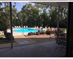 1800 Roundhill Rd, Unit 802 in Charleston, WV - Building Photo