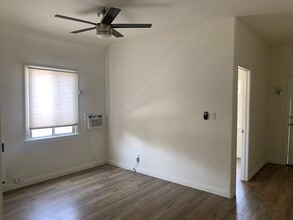 123 S Grand Oaks Ave, Unit 4 in Pasadena, CA - Foto de edificio - Building Photo