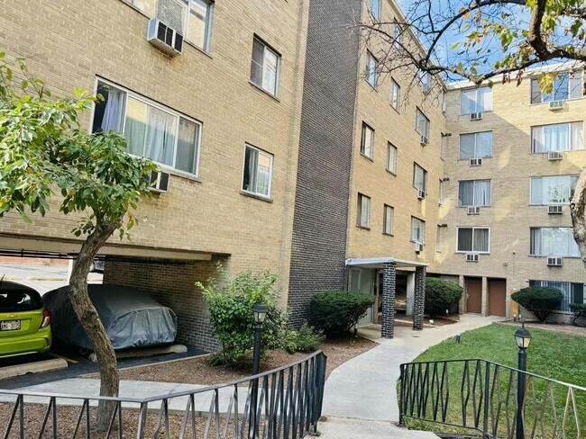 7320 N Rogers Ave in Chicago, IL - Building Photo - Building Photo