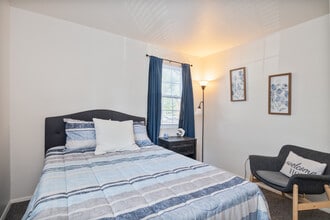 Broadview Gardens Apartments in Cleveland, OH - Building Photo - Interior Photo