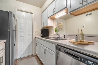 West Wind Apartments in Fort Wayne, IN - Foto de edificio - Building Photo