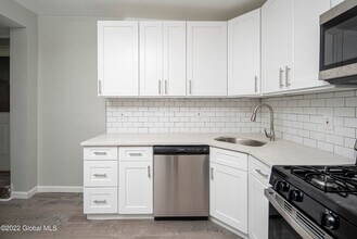 51 14th St-Unit -1 in Troy, NY - Building Photo - Building Photo