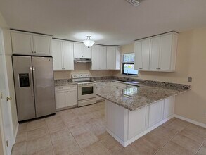 1862 SE Jackson St in Stuart, FL - Building Photo - Building Photo
