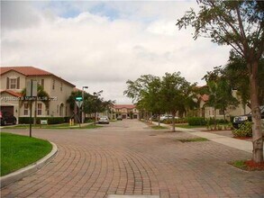 1024 NE 207th Terrace in Miami, FL - Building Photo - Building Photo