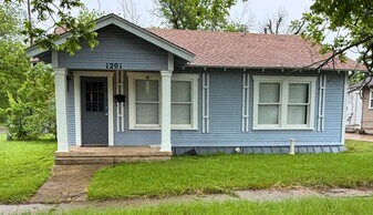1201 S 25th St in Temple, TX - Building Photo