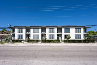 484-496 NW 40th Ct in Oakland Park, FL - Building Photo - Building Photo