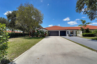 18475 Vía Di Sorrento in Boca Raton, FL - Foto de edificio - Building Photo