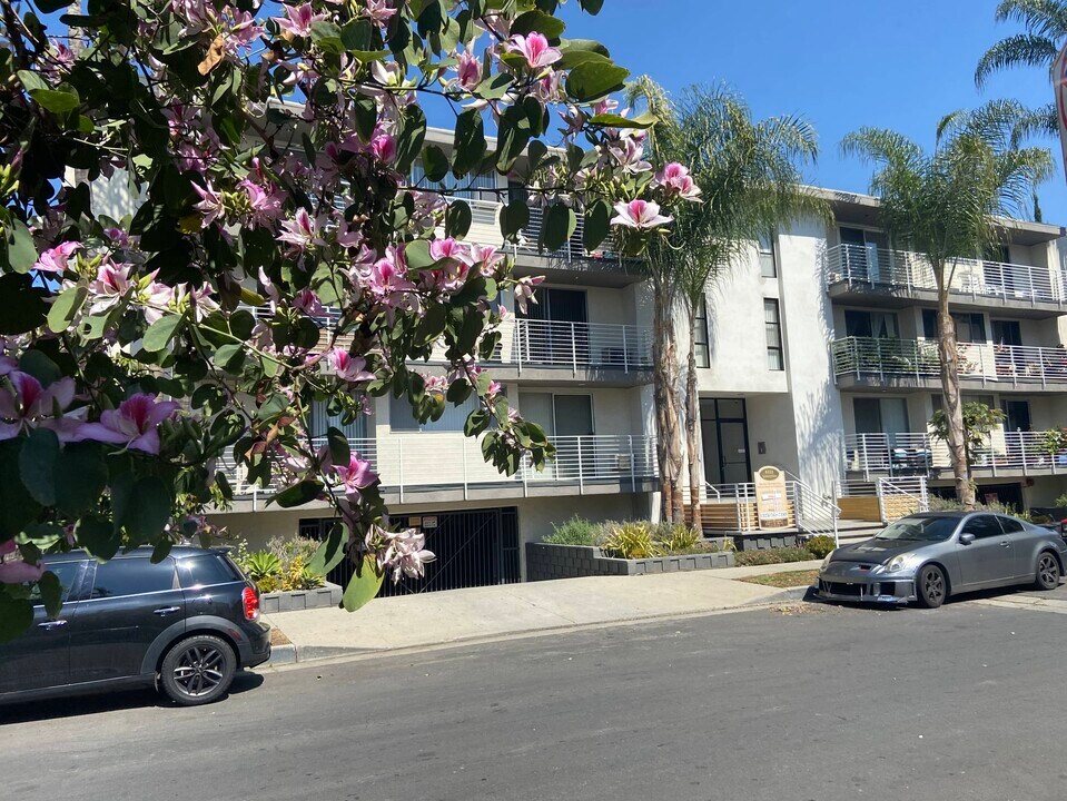 The Claridge Apartments in Los Angeles, CA - Building Photo