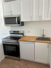 1455 N Treasure Dr in North Bay Village, FL - Foto de edificio - Building Photo