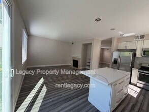 4010 Hiller Ln in Martinez, CA - Building Photo - Building Photo