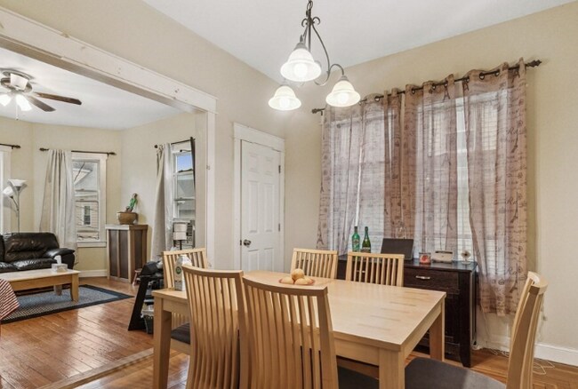24 Weld Hill St, Unit 4 in Boston, MA - Foto de edificio - Building Photo