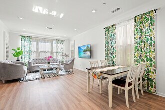 110 Sugar Cane in Irvine, CA - Building Photo - Building Photo