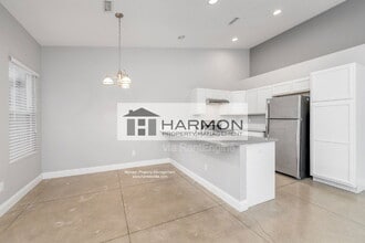 5326 N Hillside St in Wichita, KS - Building Photo - Building Photo