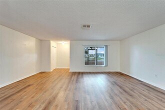 1010 Yellowbird Pl in Sun City Center, FL - Building Photo - Building Photo