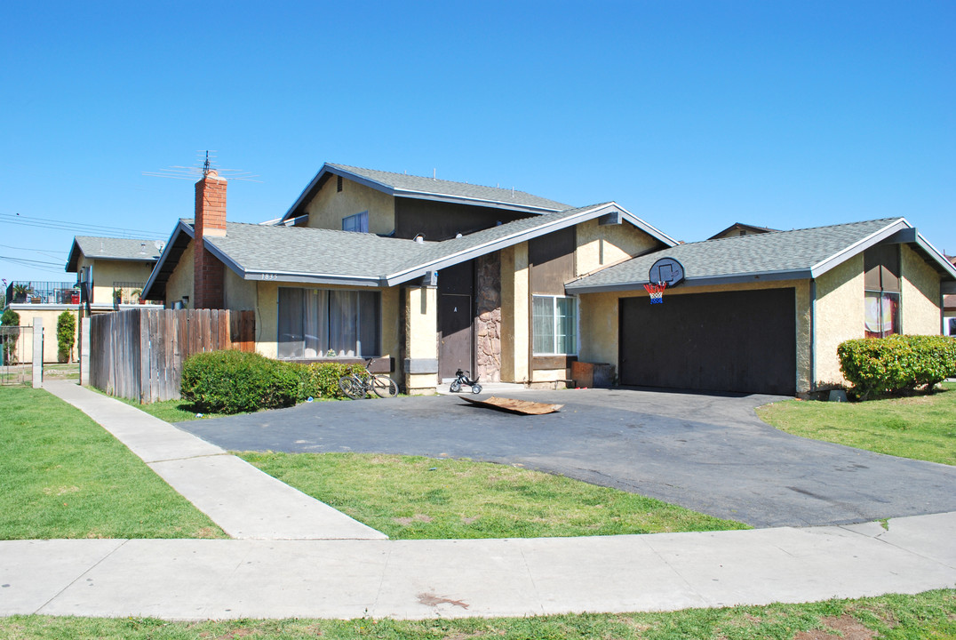 1835 E Coral Ave in Orange, CA - Building Photo