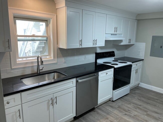 36 S East St in Amherst, MA - Building Photo - Building Photo