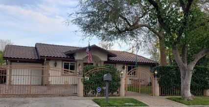 4940 Dobkin Ave in Los Angeles, CA - Building Photo - Building Photo