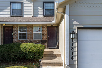 Grand Vue Townhomes in Kansas City, MO - Building Photo - Building Photo