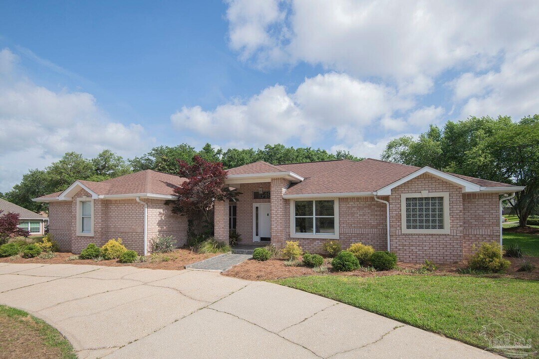 5490 Oakmont Dr in Pace, FL - Building Photo