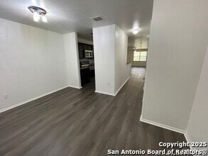 10014 Raspberry Oak in San Antonio, TX - Building Photo - Building Photo