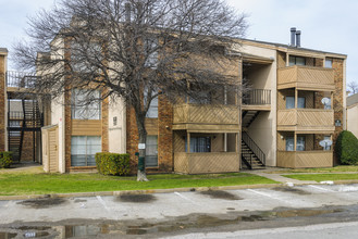 Windtree Condos in Dallas, TX - Building Photo - Building Photo