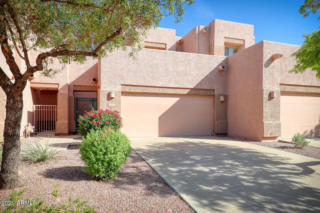 1404 W Weatherby Way in Chandler, AZ - Building Photo