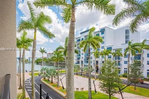 4725 NW 85th Ave in Doral, FL - Foto de edificio - Building Photo