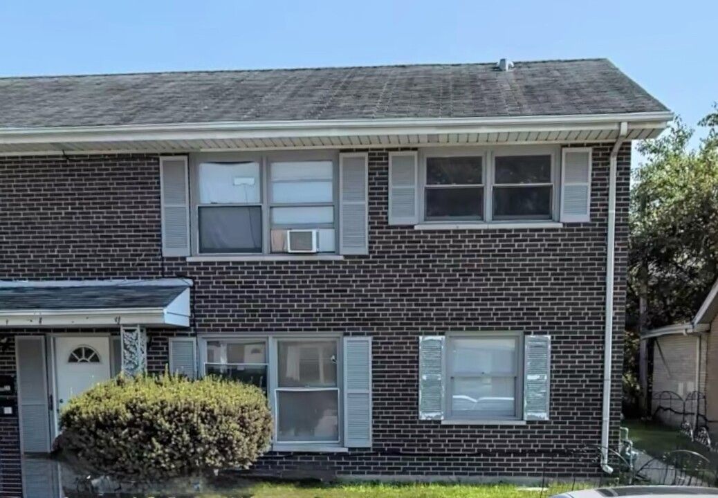 14518 Cottage Grove Ave in Dolton, IL - Foto de edificio