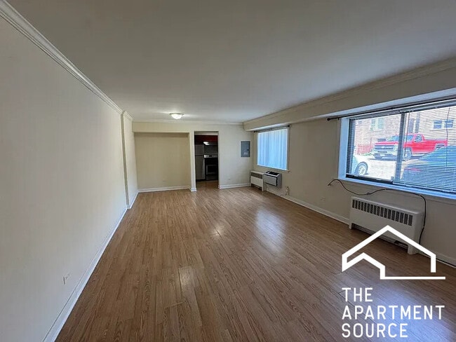 property at 2704 W Lunt Ave