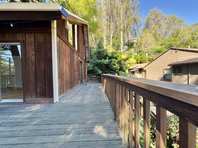 6583 Valley View Rd in Oakland, CA - Building Photo - Building Photo