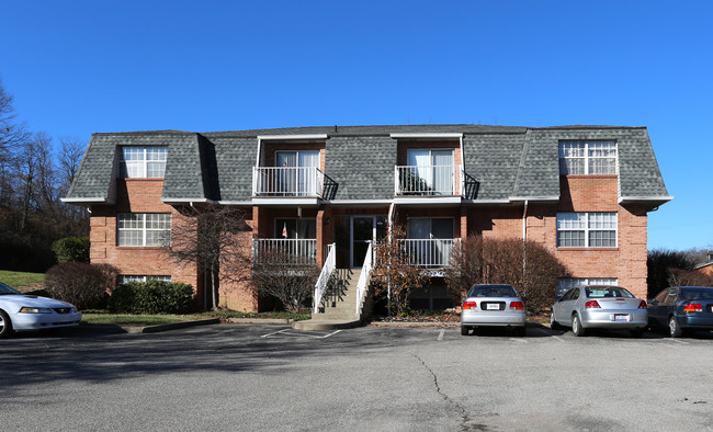 Churchill Apartments in Fort Thomas, KY - Foto de edificio - Building Photo