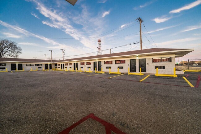 620 W Amarillo Blvd in Amarillo, TX - Foto de edificio - Building Photo