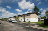 Executive House in Sarasota, FL - Foto de edificio - Building Photo