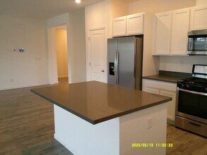670 Wisteria Ln in Dixon, CA - Building Photo - Building Photo