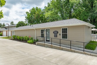 Winfield Commons in Westlake, OH - Foto de edificio - Building Photo
