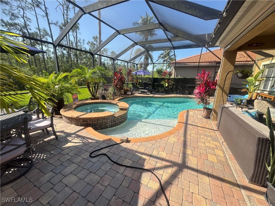 9312 River Otter Dr in Ft. Myers, FL - Building Photo