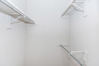 The Ashberry in Pasadena, MD - Foto de edificio - Building Photo