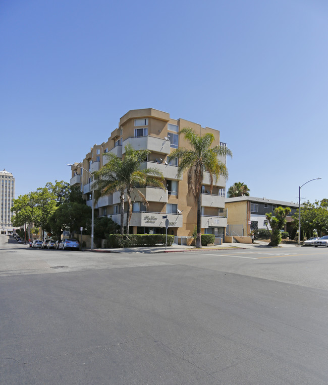 Skyline Apartments in Los Angeles, CA - Building Photo - Building Photo