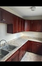 37 Maple St, Unit 3 in Webster, MA - Foto de edificio - Building Photo