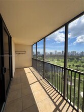 20379 W Country Club Dr in Aventura, FL - Building Photo - Building Photo