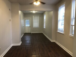 516 Center Ave, Unit 2 in Pitcairn, PA - Foto de edificio - Building Photo