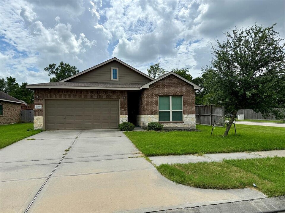 23715 Springwolf Dr in Spring, TX - Building Photo