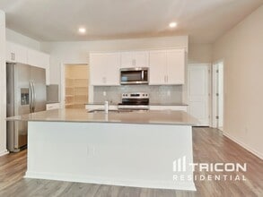 141 Chapel Dr in Fuquay Varina, NC - Building Photo - Building Photo