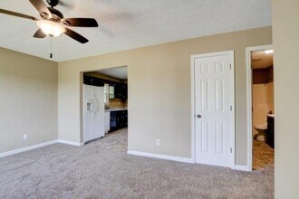 411 Eddy St in Oak Grove, KY - Foto de edificio - Building Photo