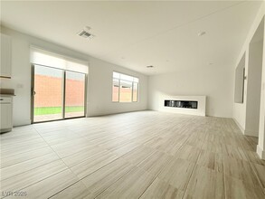 10221 Mystic Falls Dr in Las Vegas, NV - Building Photo - Building Photo