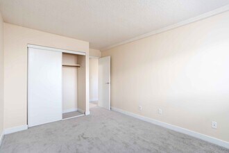 Westborough Court in Edmonton, AB - Building Photo - Building Photo