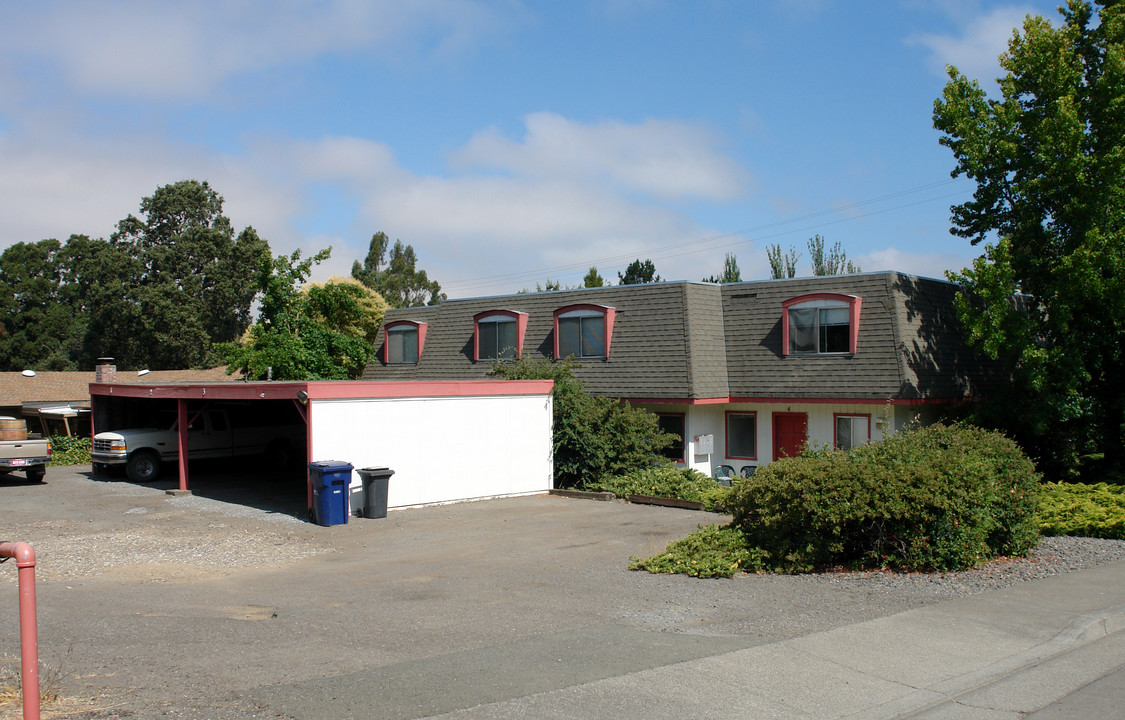 180 Valparaiso Ave in Cotati, CA - Building Photo