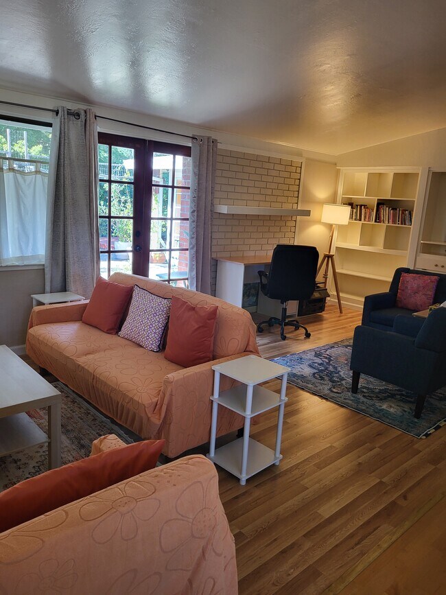 1033 Broadmoor Dr in Napa, CA - Building Photo - Building Photo